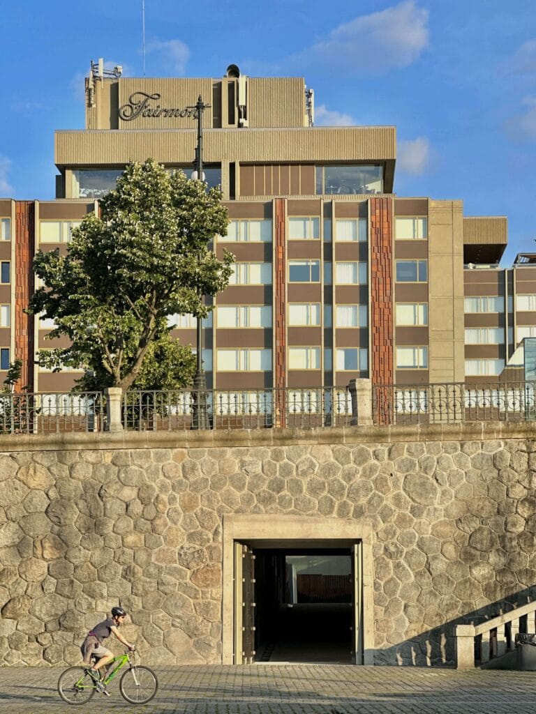 Fairmont brutalismus Praha