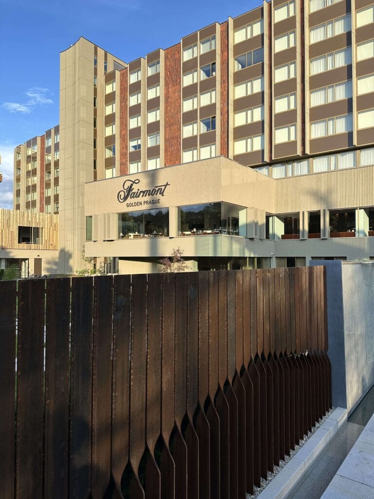 Fairmont brutalismus Praha