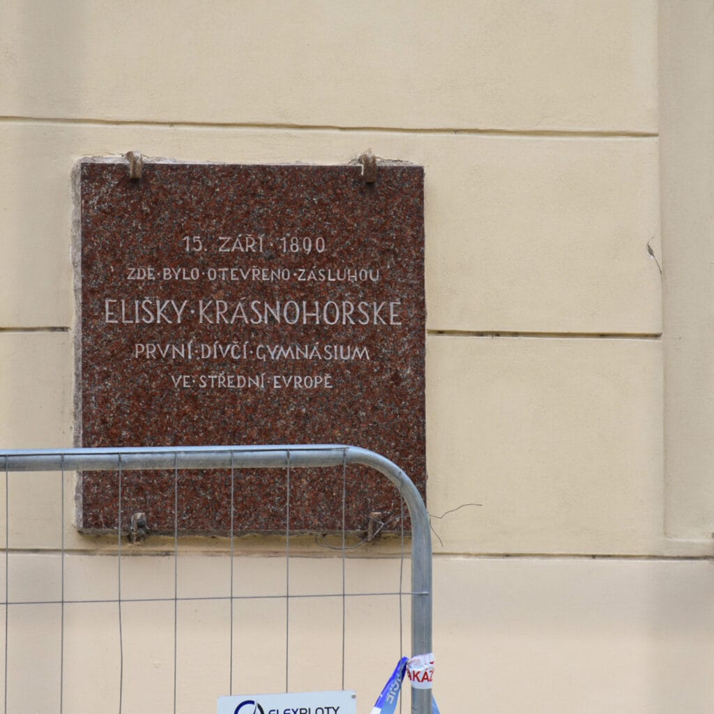 Gimnázium Minerva 3