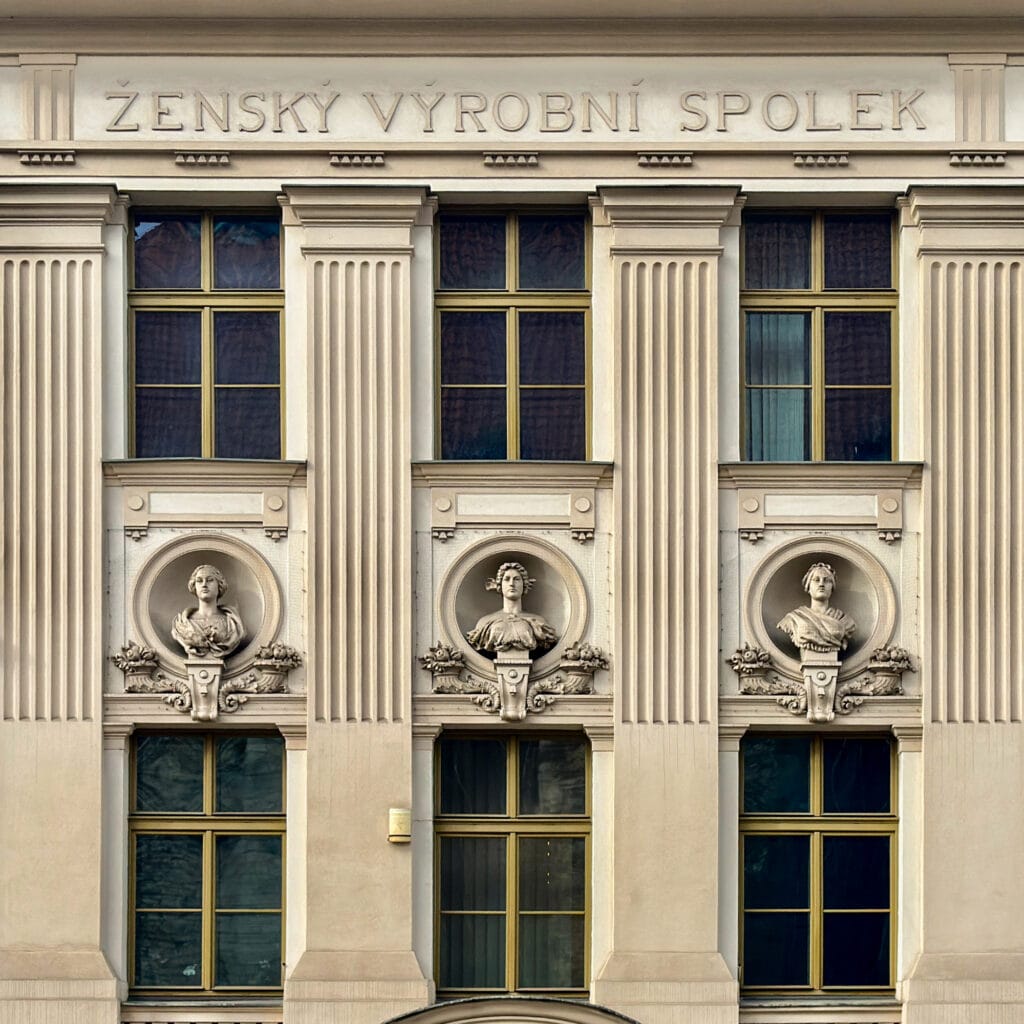 Ženský Výrobní Spolek český 2