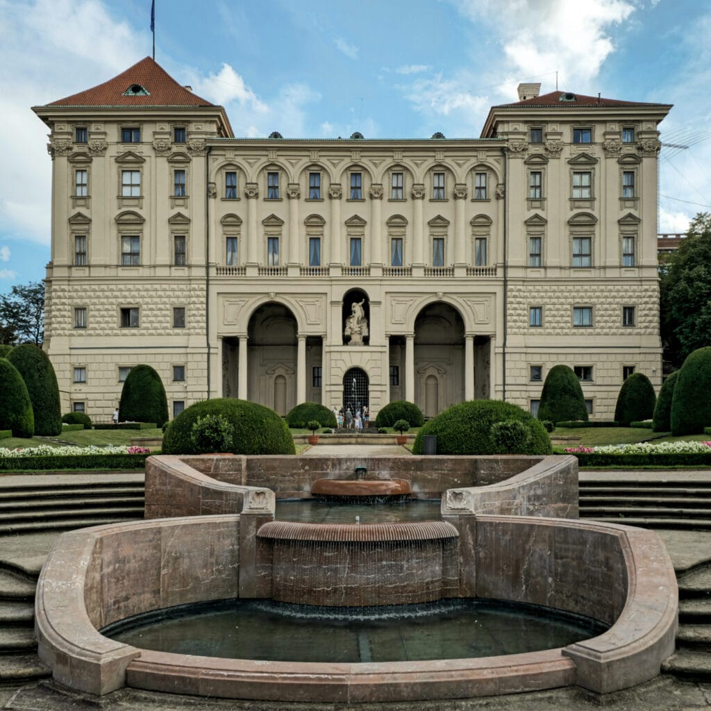 Černínský Palác